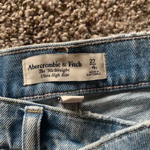 ABERCROMBIE 90’s HIGH RISE STRAIGHT JEANS